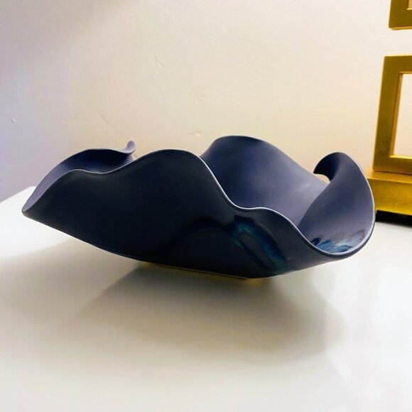 Hilborn Pottery Canada Pinched Periwinkle Art Pottery Decorative Bowl - Picture 4 of 8